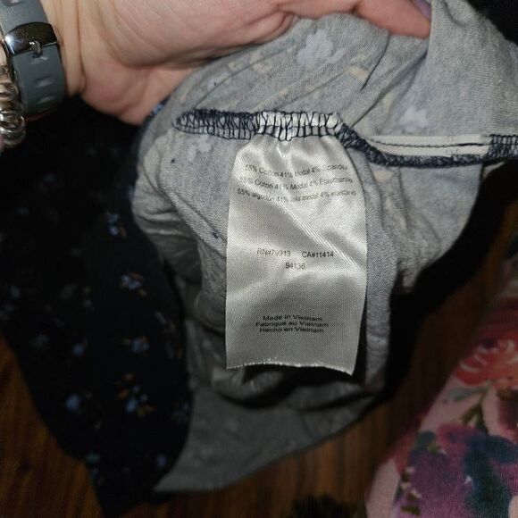 Motherhood Maternity Navy Blue Floral Scoop Neck Tee Womens Size S - Picture 3 of 6